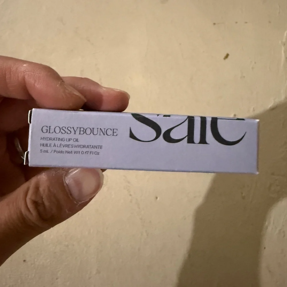 SAIE GLOSSYBOUNCE™ HIGH-SHINE HYDRATING LIP GLOSS OIL KISS